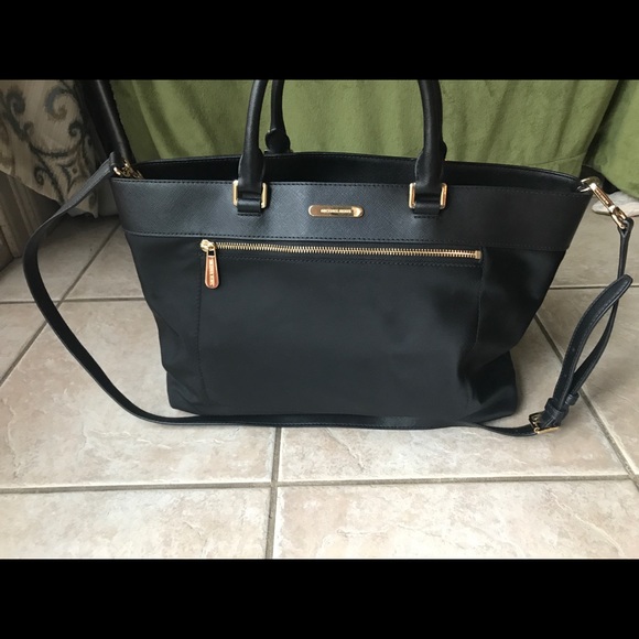 Michael Kors Handbags - Michael Kors purse